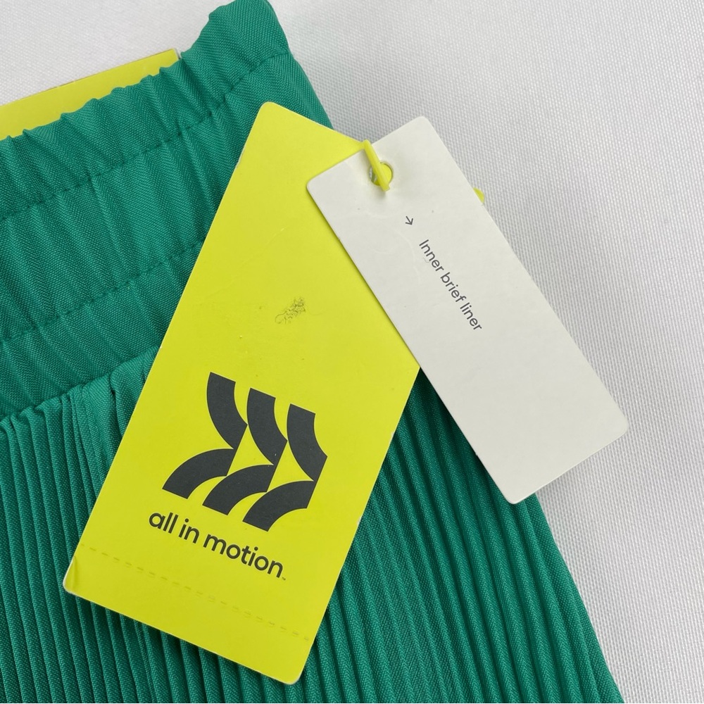 All In Motion Pleated Athletic Shorts Women’s XXL Green Ruffled Light 2.5” NWT - Picture 5 of 13